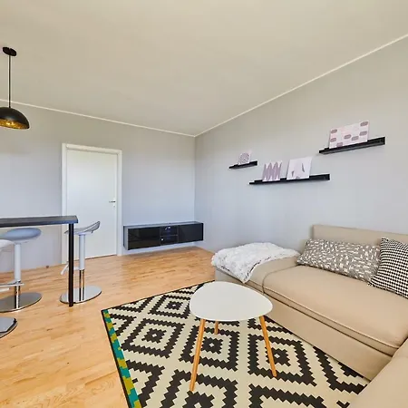 App Luka Apartment *
